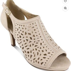 Macy’s Karen Scott Blayne Beige  Microsuede Black Cutout Peep-Toe Heels 8 NEW